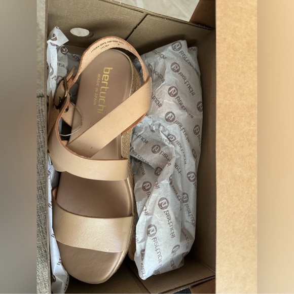 🎉LAST PIECE🎉BERTUCHI Made in Spain Quarter Strap Wedge Sandals - Leather - Picture 7 of 9